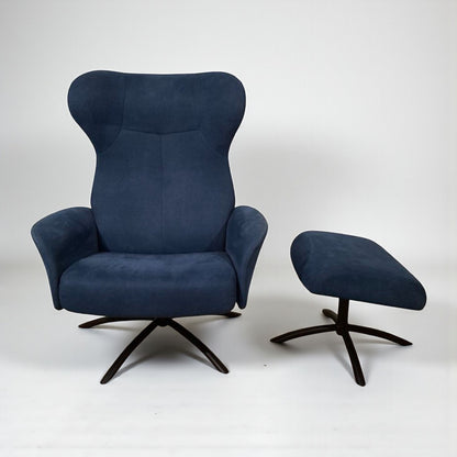 Stordal lenestol med krakk – Blå tekstil | Komfort & Ergonomi | MøbelGlede