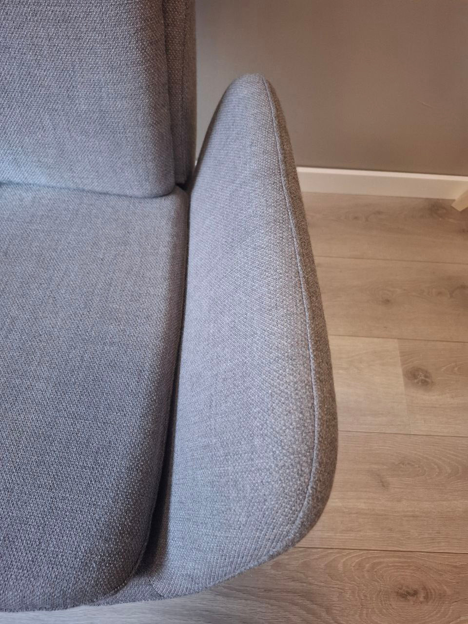 Stordal Kvitegga lenestol m/krakk i grå