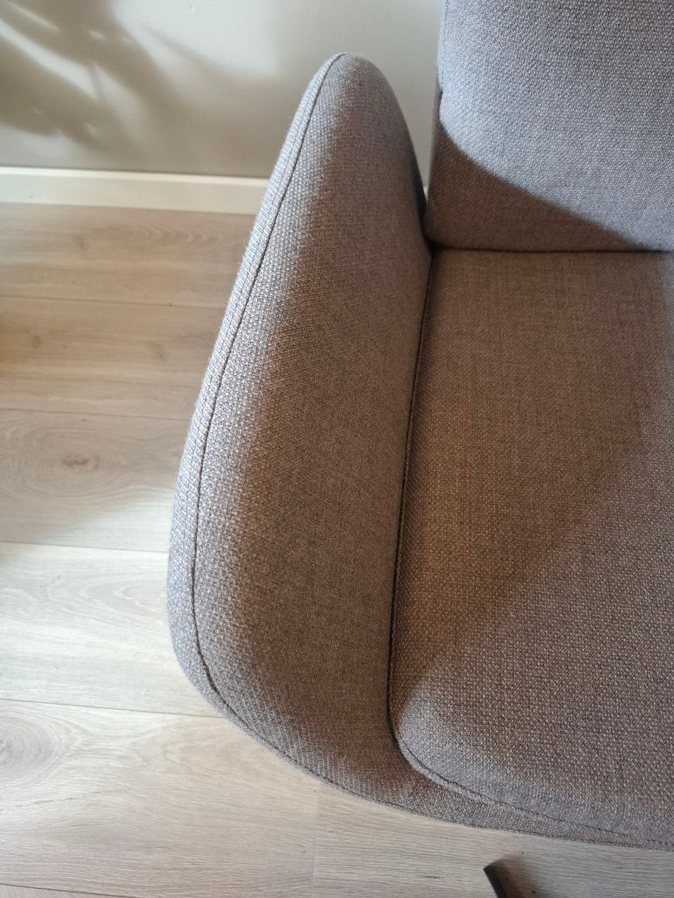 Stordal Kvitegga lenestol m/krakk i grå