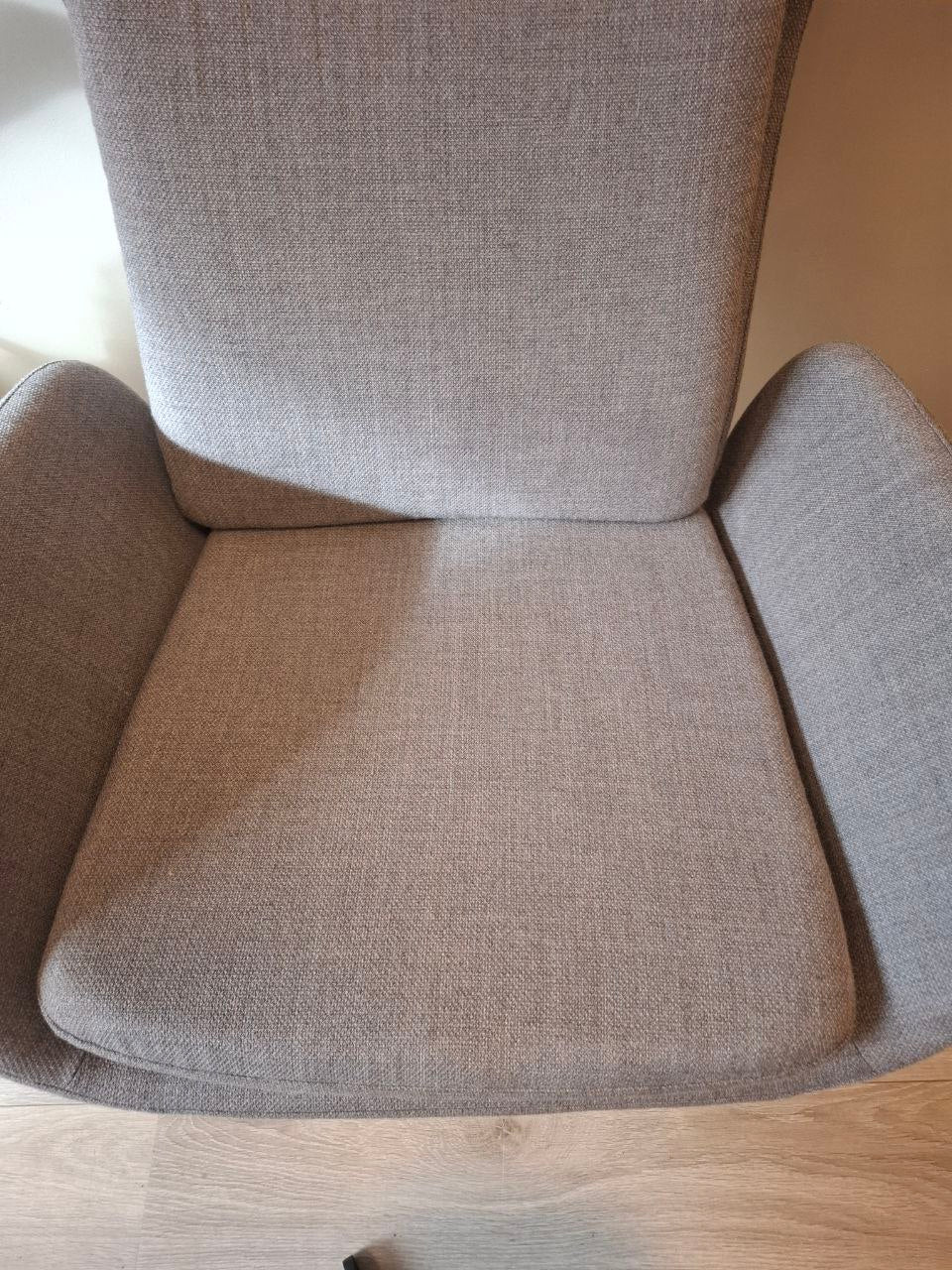 Stordal Kvitegga lenestol m/krakk i grå