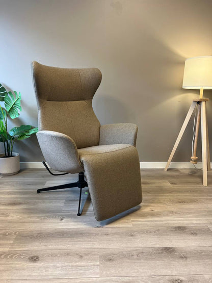 Stordal Runde med fothviler lenestol i Khaki tekstil