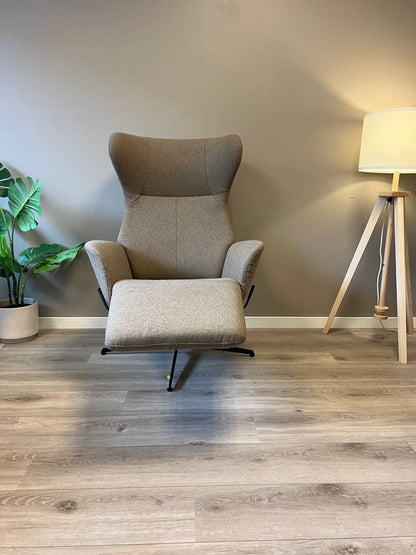 Stordal Runde med fothviler lenestol i Khaki tekstil