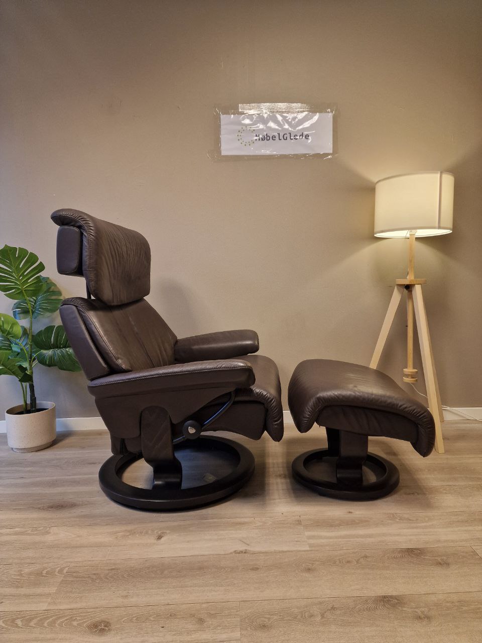 Brukt Stressless Capri (L) lenestol m/krakk i brun - sidevisning