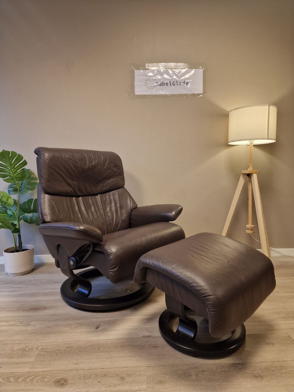 Brukt Stressless Capri (L) lenestol m/krakk i brun - frontvisning