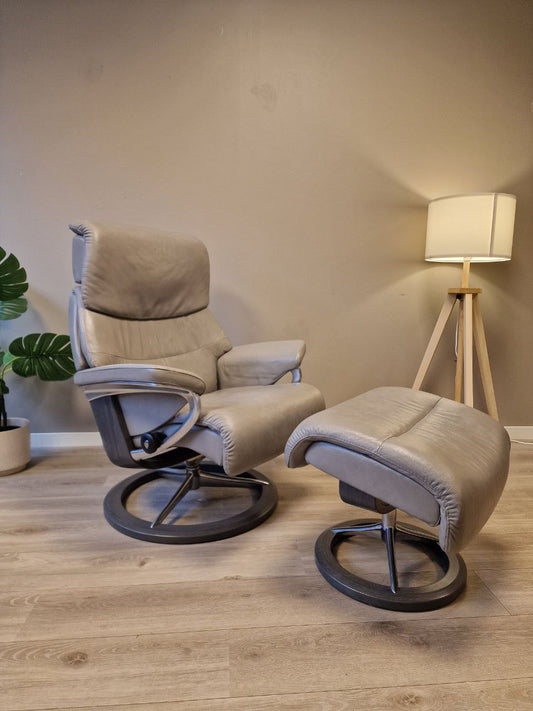 Brukt Stressless Capri signatur (M) lenestol m/krakk i grå - frontvisning