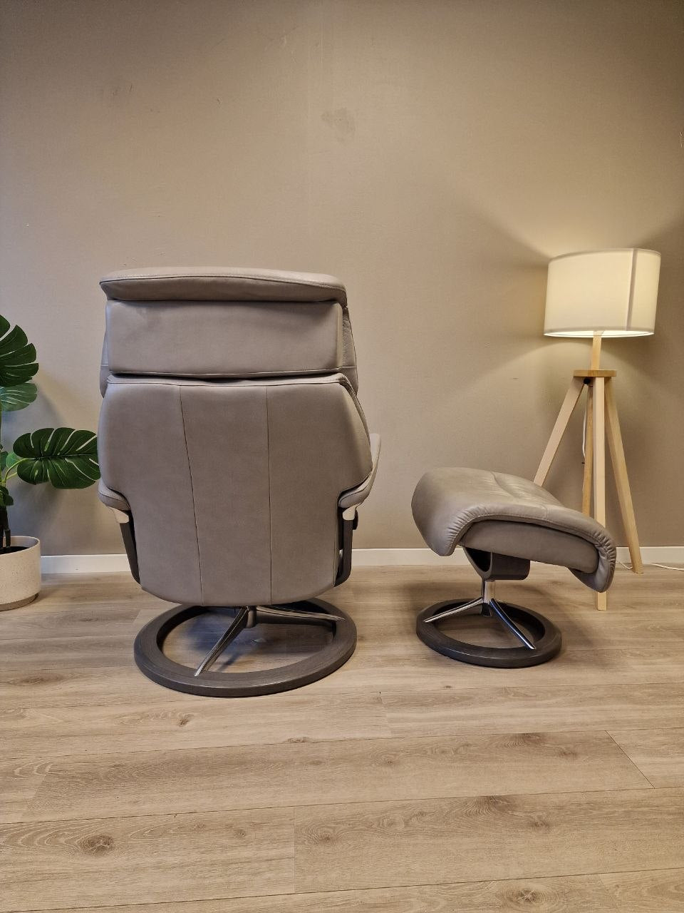 Brukt Stressless Capri signatur (M) lenestol m/krakk i grå - helvisning