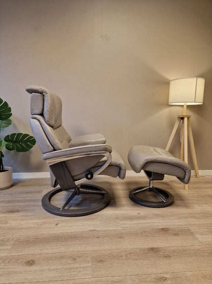 Brukt Stressless Capri signatur (M) lenestol m/krakk i grå - detaljbilde skinn
