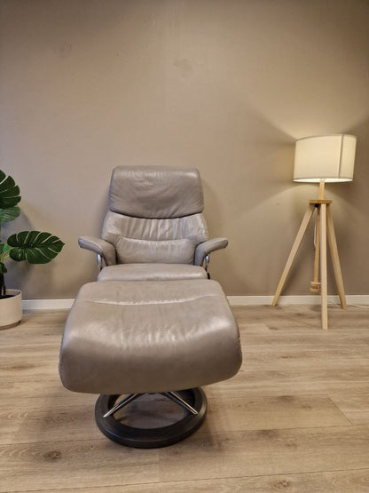 Brukt Stressless Capri signatur (M) lenestol m/krakk i grå - naerbilde