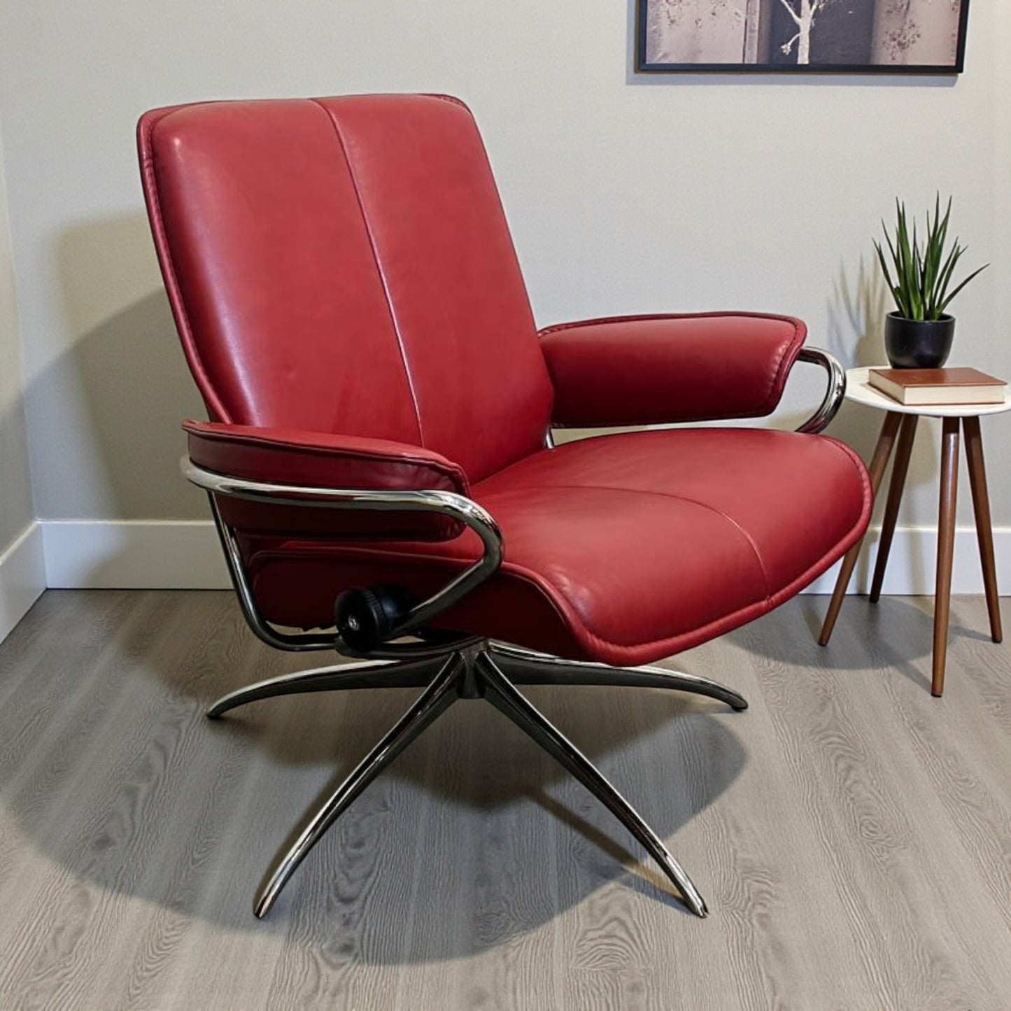 Stressless City Lav Rygg – Rød skinn lenestol | Moderne komfort | MøbelGlede