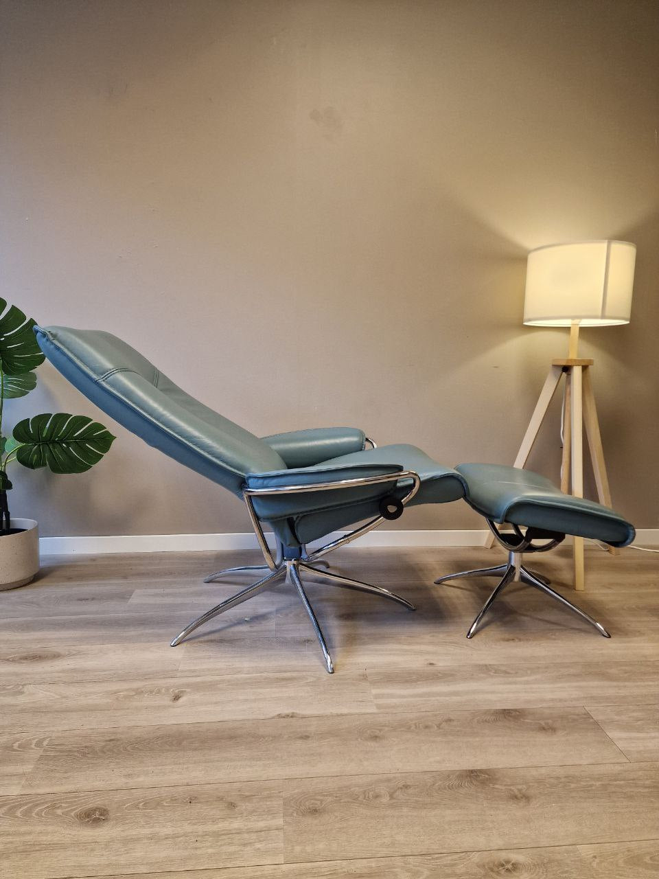 Brukt Ekornes Stressless City Star lenestol m/krakk i blå - sidevisning