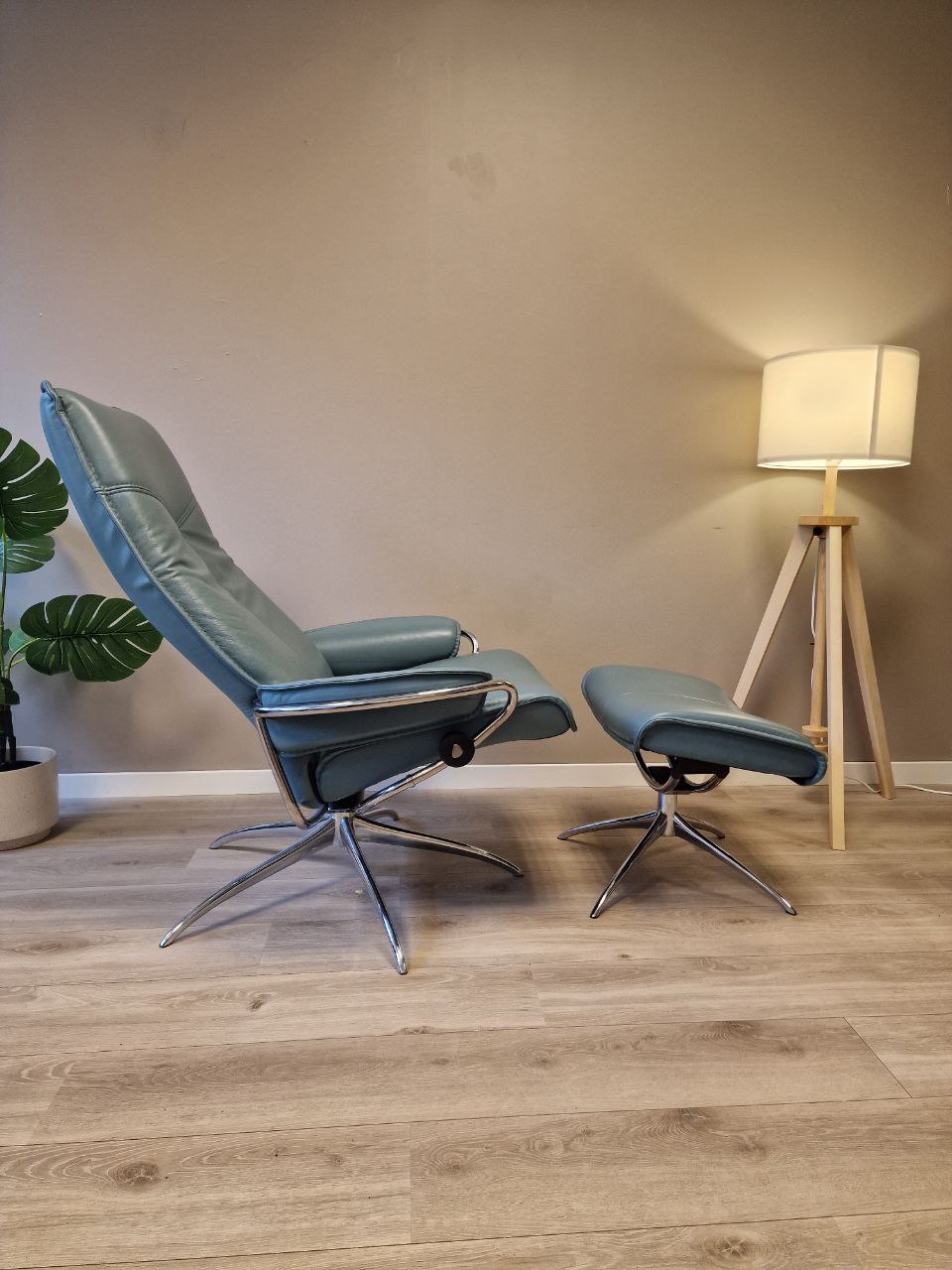 Brukt Ekornes Stressless City Star lenestol m/krakk i blå - med krakk