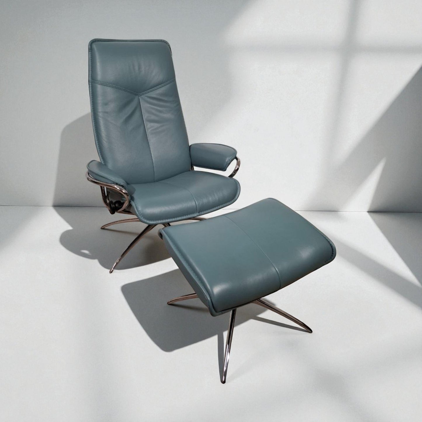 City Star Stressless lenestol m/krakk – Blå skinn | Ekornes kvalitet hos MøbelGlede