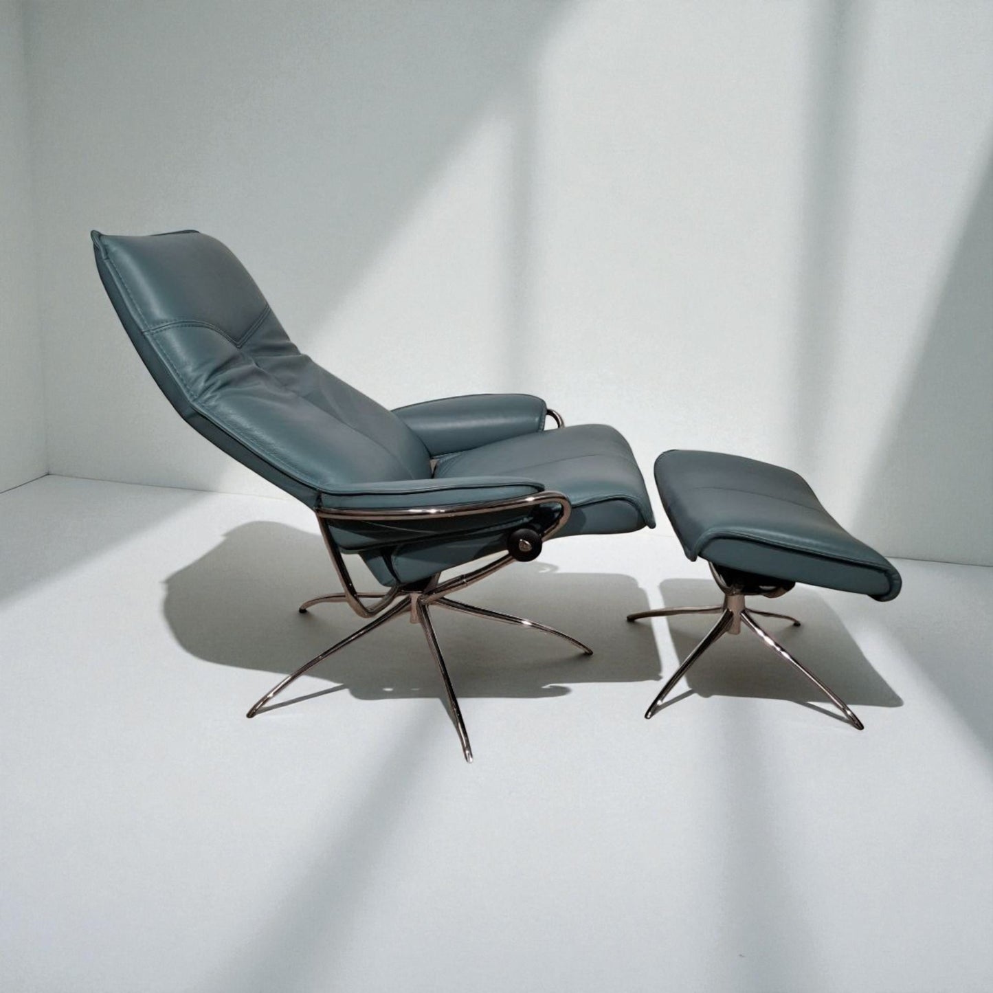 City Star Stressless lenestol m/krakk – Blå skinn | Ekornes kvalitet hos MøbelGlede