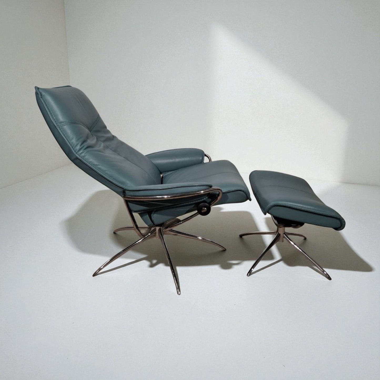 City Star Stressless lenestol m/krakk – Blå skinn | Ekornes kvalitet hos MøbelGlede