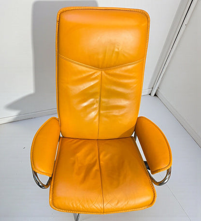 Stressless City Star lenestol med krakk – Oransje skinn | Ekornes | MøbelGlede