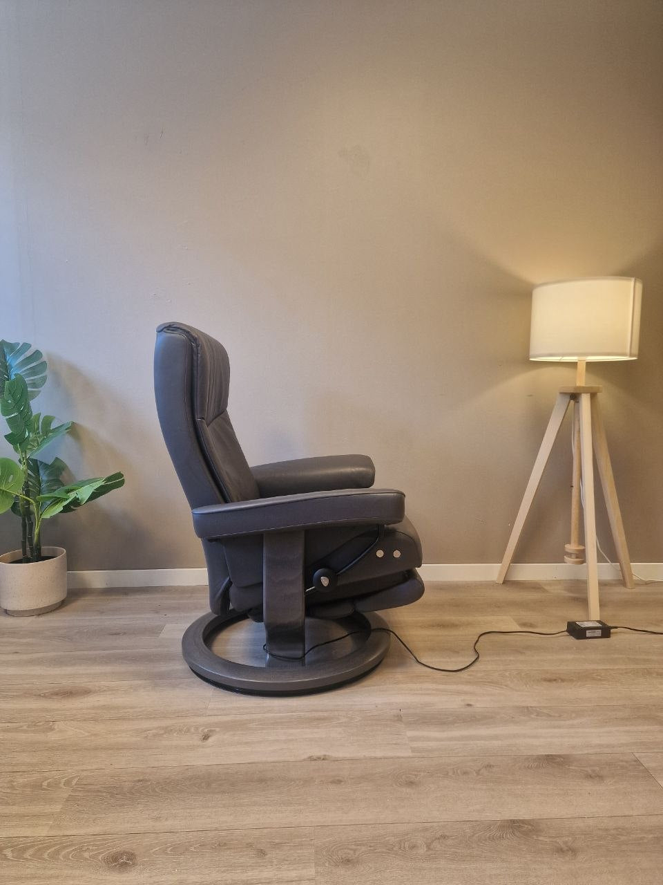 Stressless Dover Power lenestol (M) i grå skinn