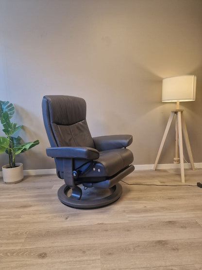 Stressless Dover Power lenestol (M) i grå skinn