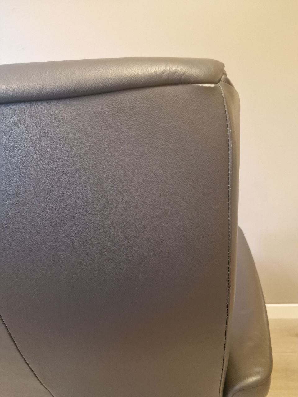 Stressless Dover Power lenestol (M) i grå skinn