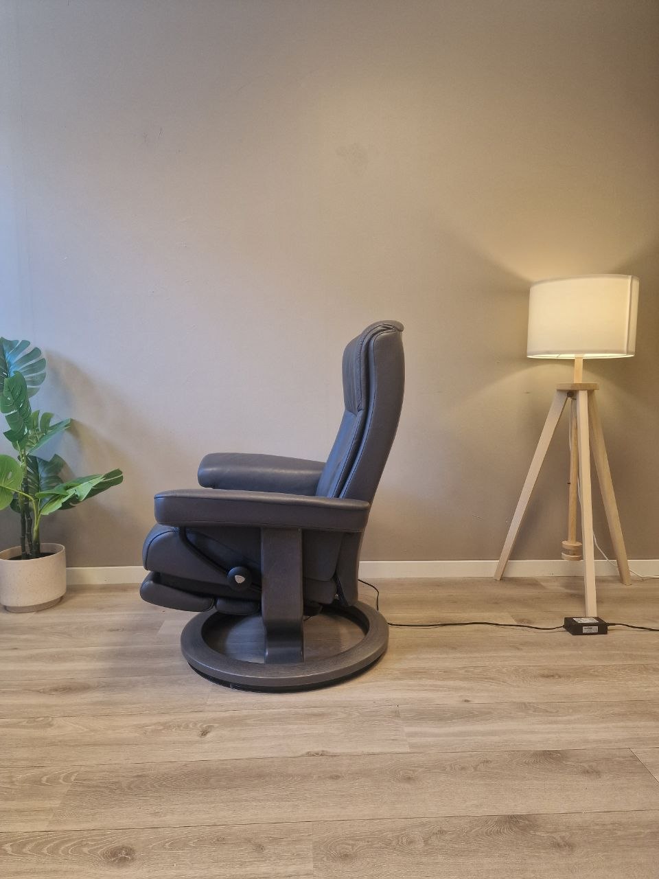 Stressless Dover Power lenestol (M) i grå skinn