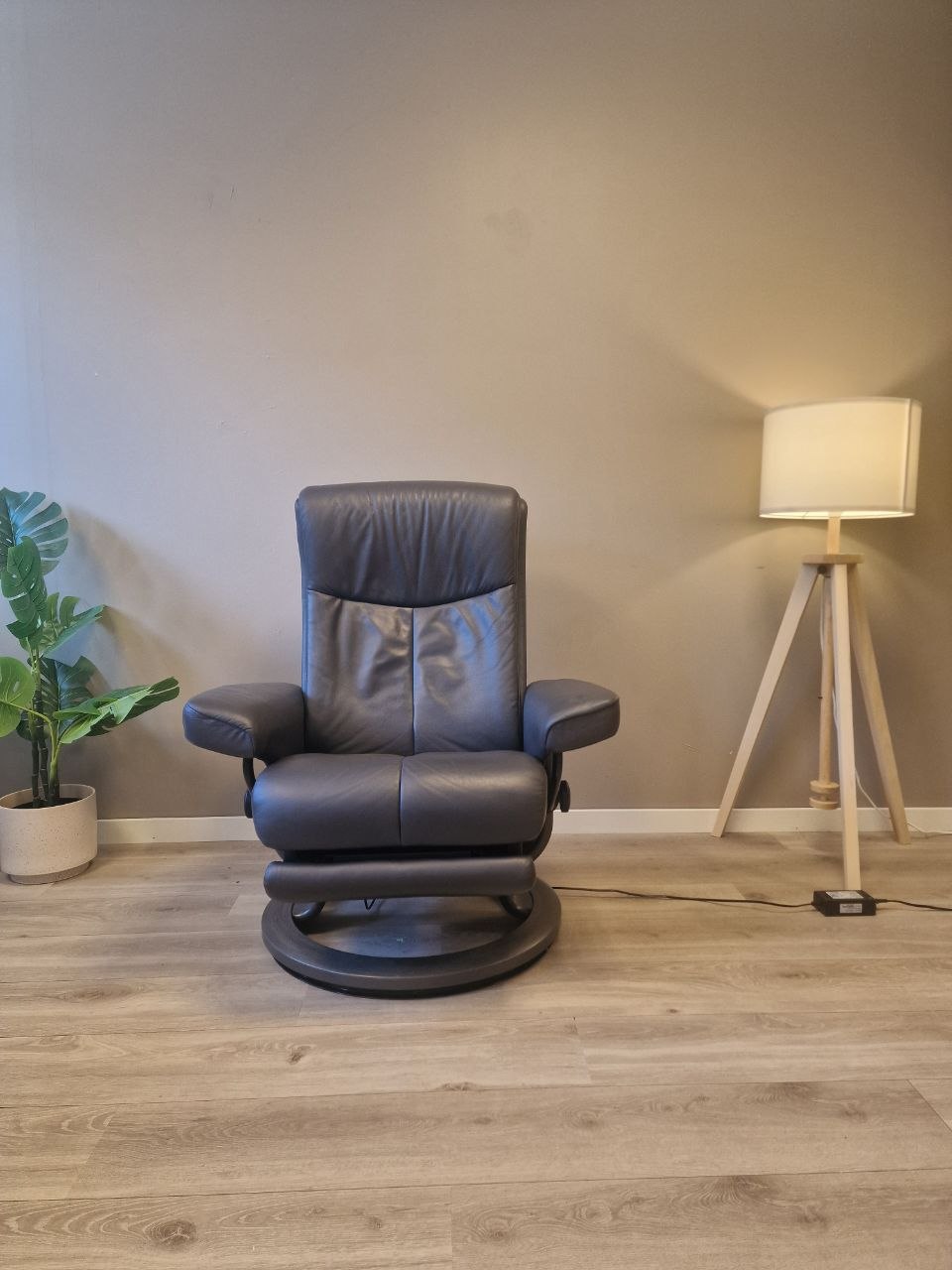 Stressless Dover Power lenestol (M) i grå skinn