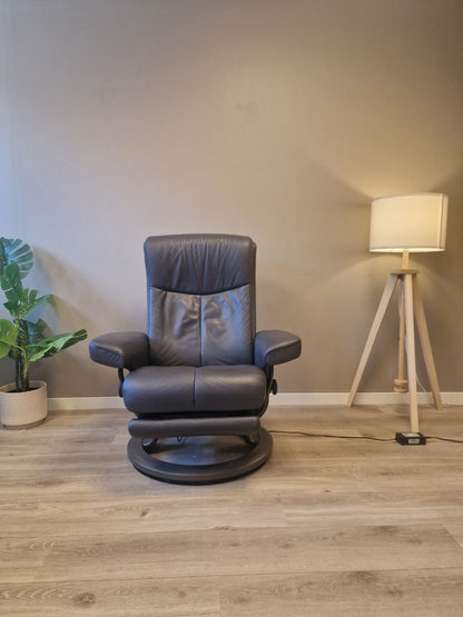 Stressless Dover Power lenestol (M) i grå skinn