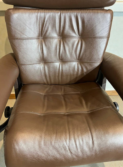 Stressless Erik lenestol med krakk i skinn – Høy Kvalitet | MøbelGlede