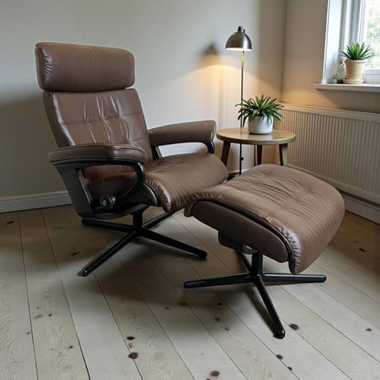 Stressless Erik lenestol med krakk i skinn – Høy Kvalitet | MøbelGlede