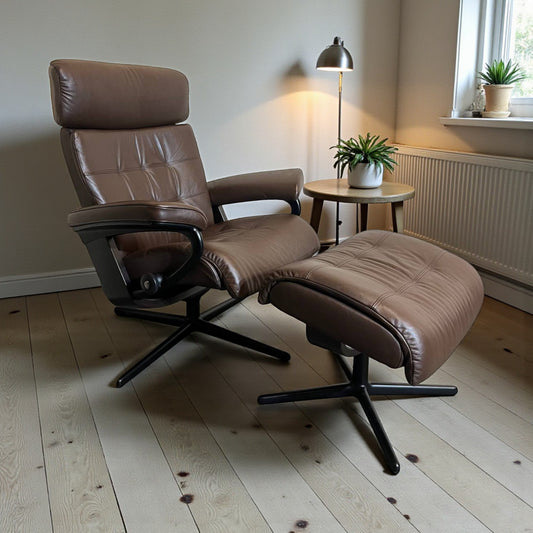 Stressless Erik lenestol med krakk i skinn – Høy Kvalitet | MøbelGlede