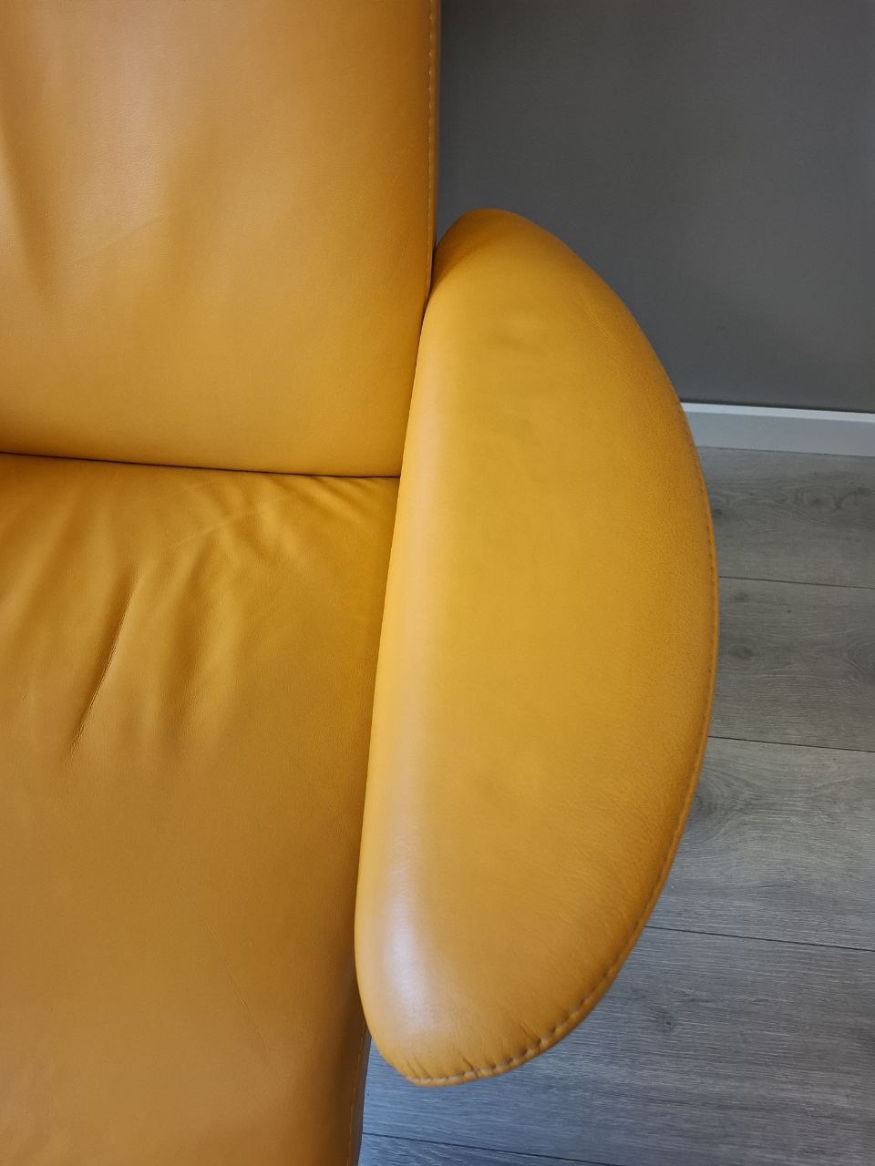 PENT BRUKT | Stressless Jazz (M) lenestol med krakk i oransje - ikonisk modell