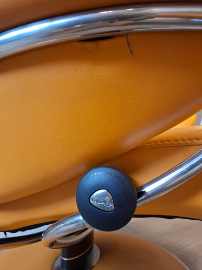 PENT BRUKT | Stressless Jazz (M) lenestol med krakk i oransje - ikonisk modell