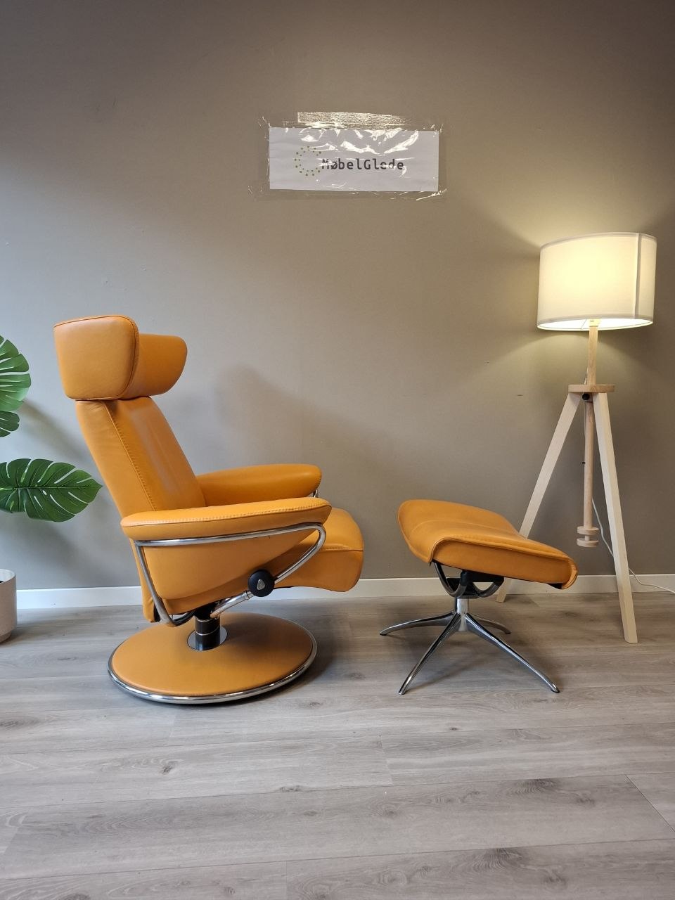 PENT BRUKT | Stressless Jazz (M) lenestol med krakk i oransje - ikonisk modell
