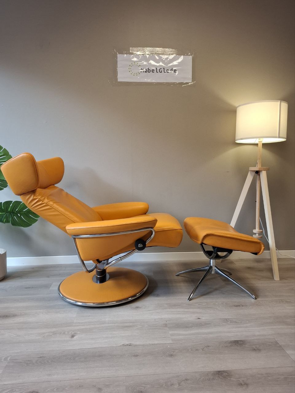 PENT BRUKT | Stressless Jazz (M) lenestol med krakk i oransje - ikonisk modell