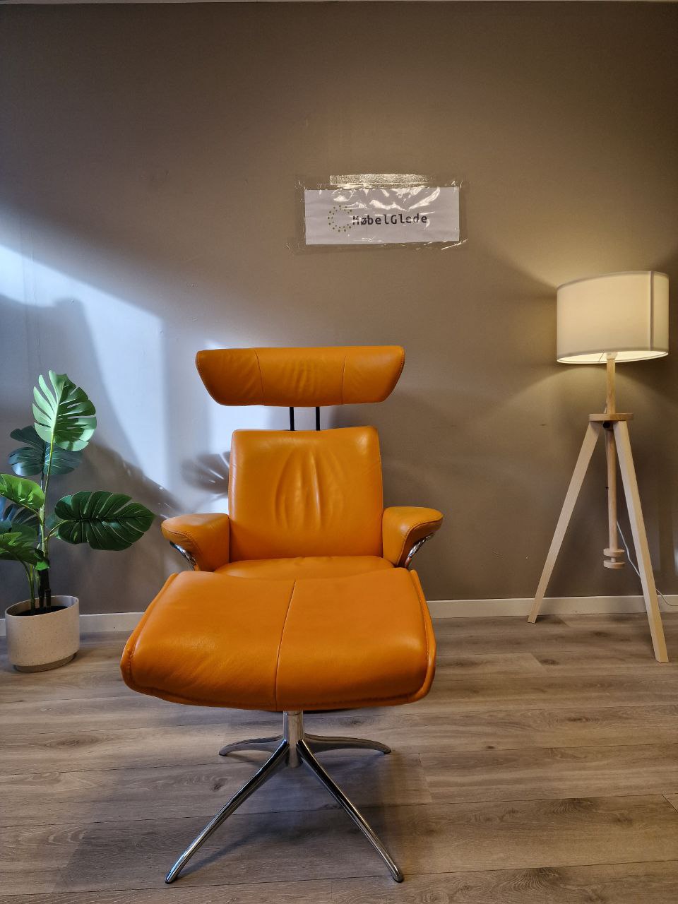 Brukt Stressless Jazz (M) lenestol m/krakk i oransje - med krakk