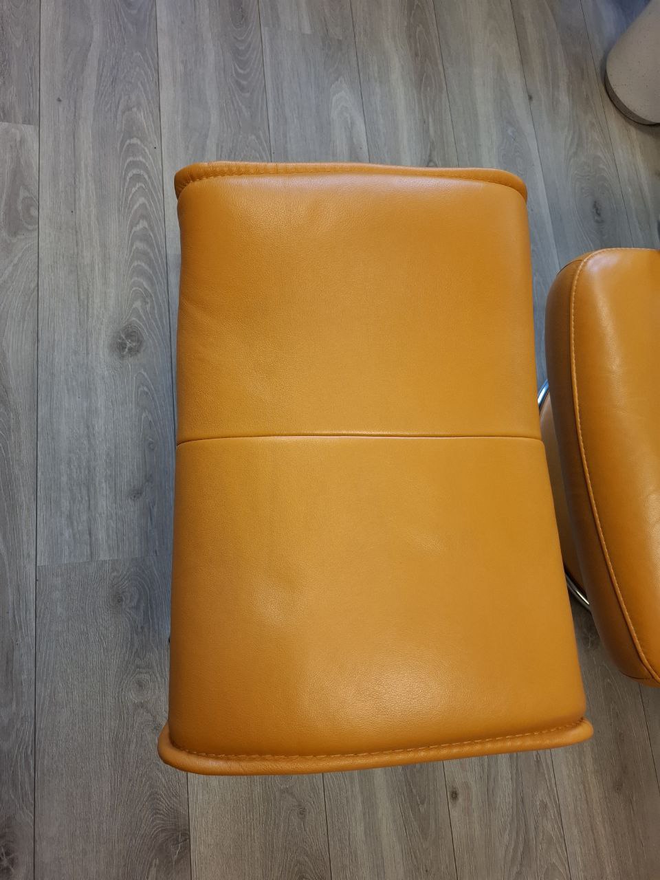 Brukt Stressless Jazz (M) lenestol m/krakk i oransje - helvisning