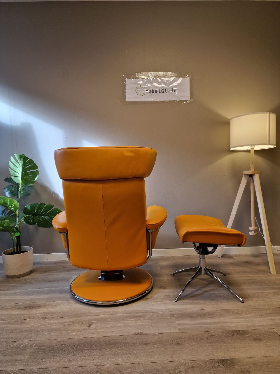Brukt Stressless Jazz (M) lenestol m/krakk i oransje - i interiorsetting