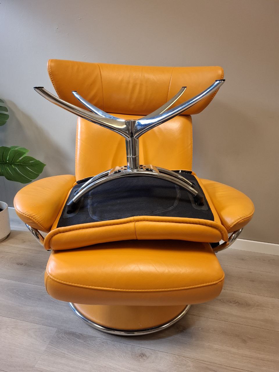 Brukt Stressless Jazz (M) lenestol m/krakk i oransje - naerbilde