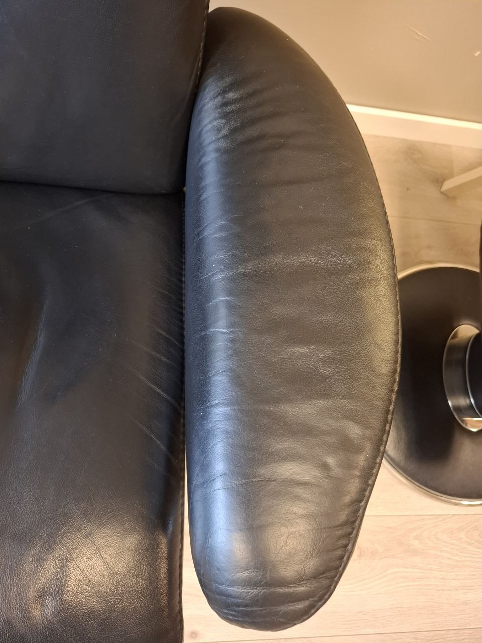 Stressless Jazz (M) lenestol m/krakk i svart skinn