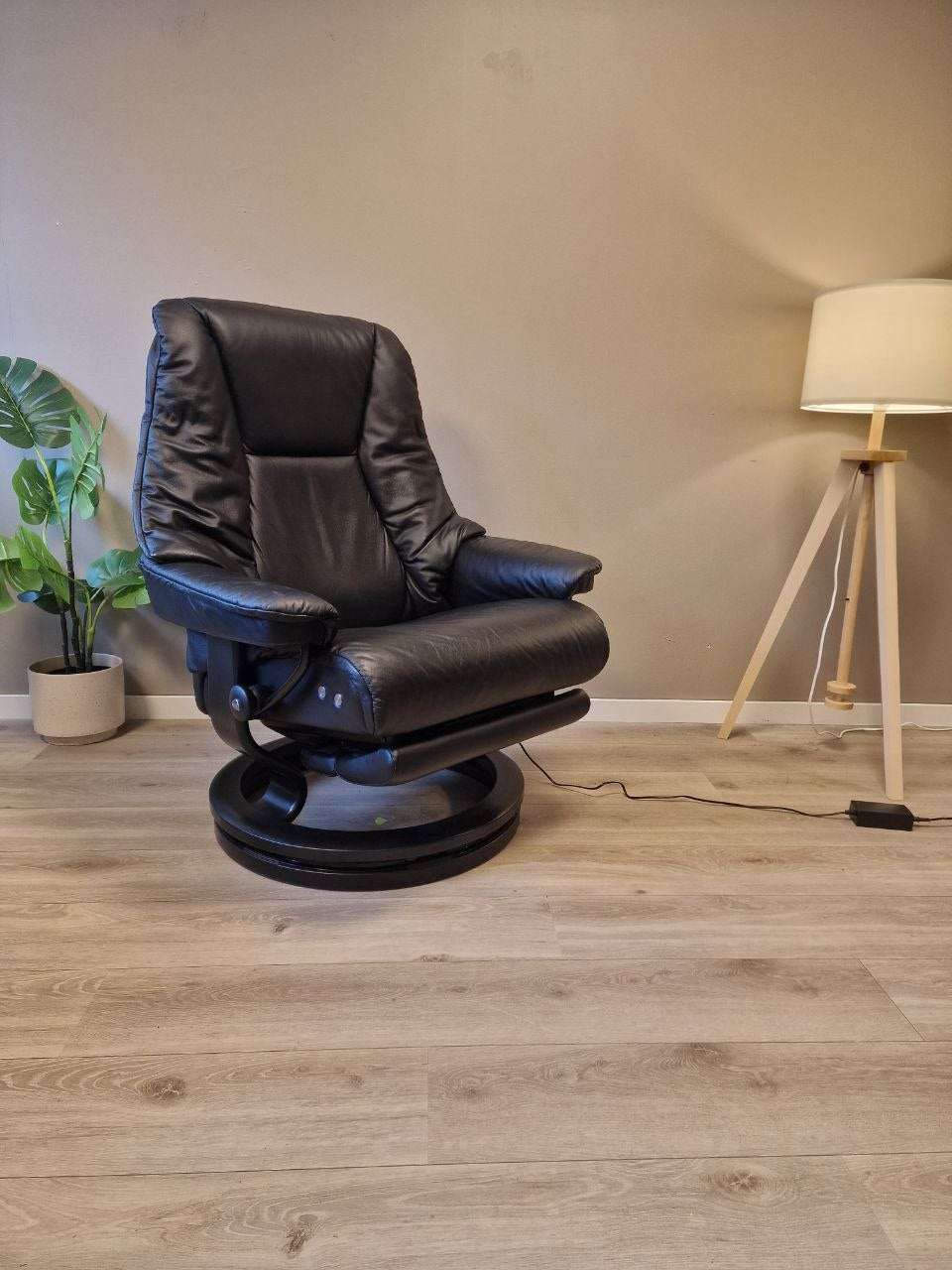 Stressless Live Power lenestol (L) i svart skinn