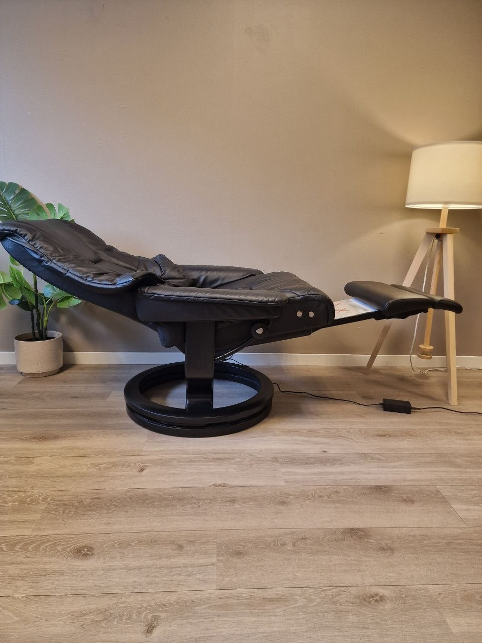 Stressless Live Power lenestol (L) i svart skinn