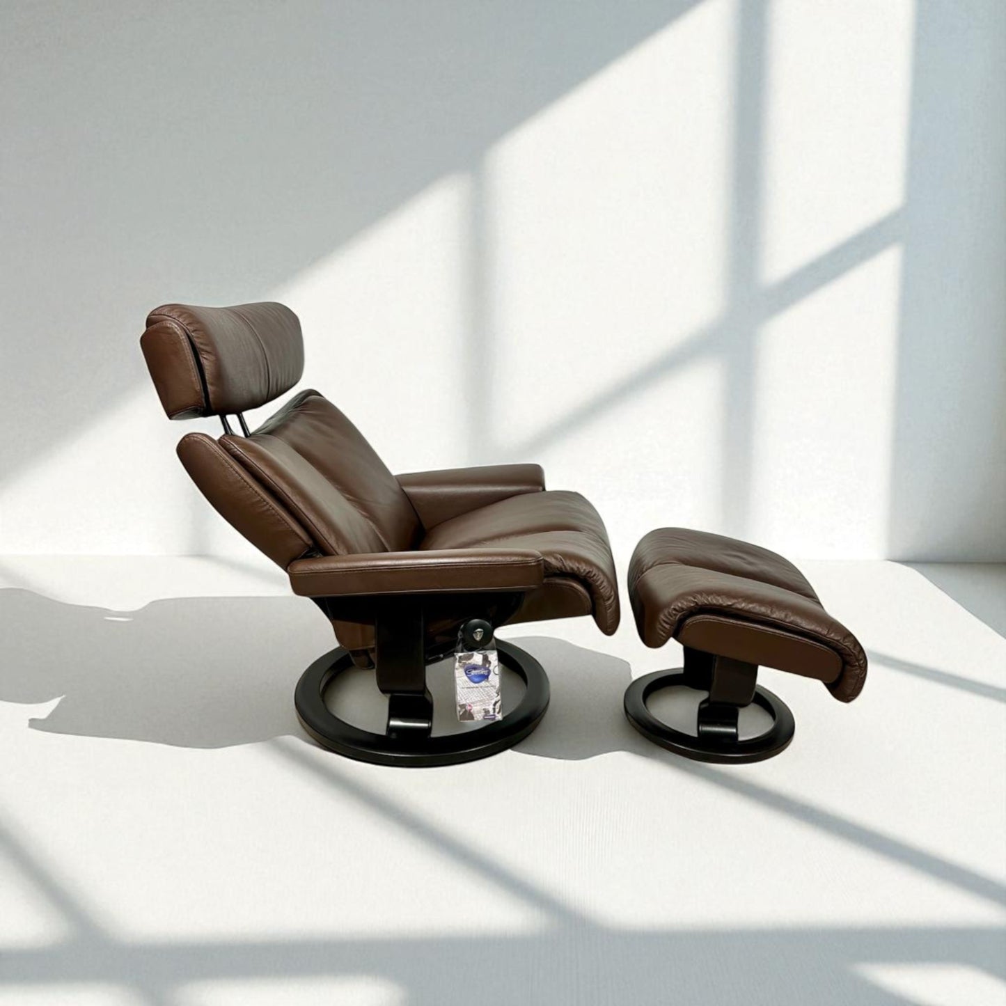 Stressless Magic L lenestol med krakk – Brun skinn | MøbelGlede