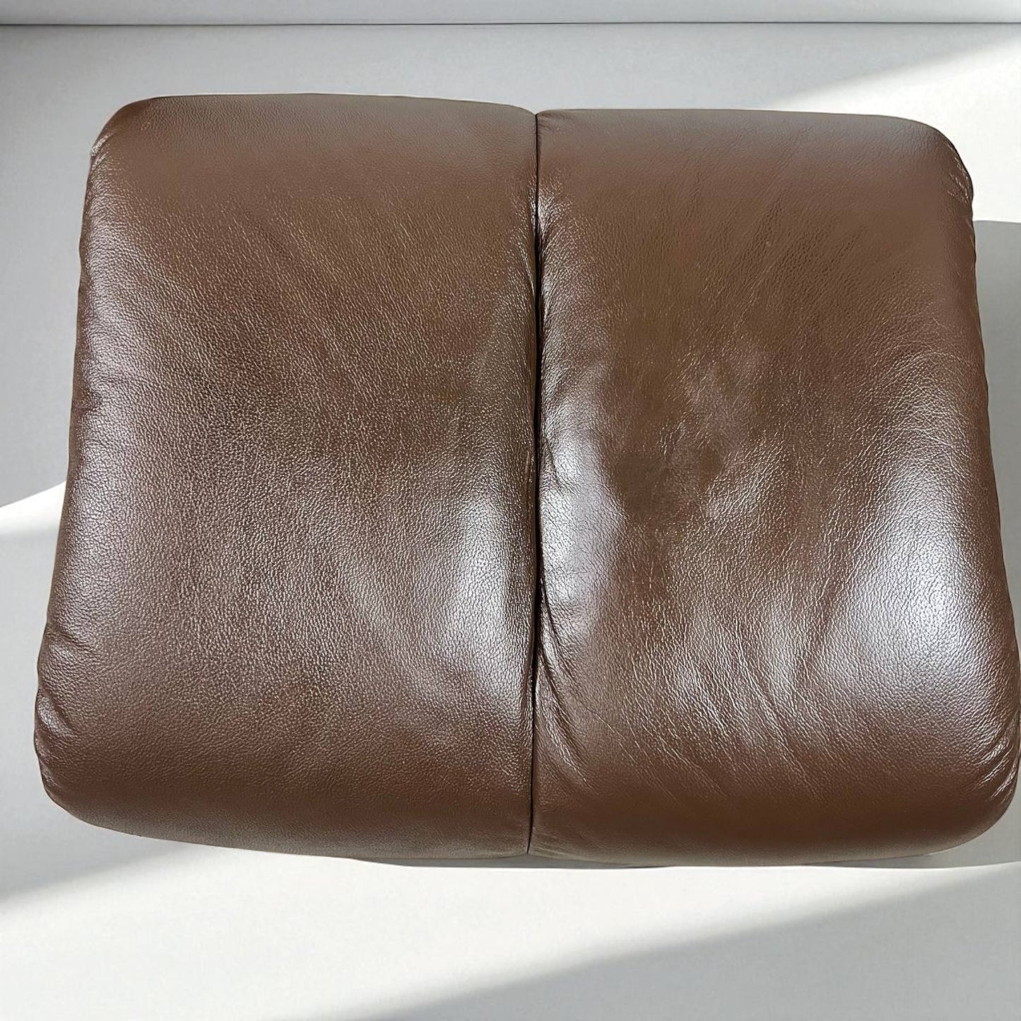 Stressless Magic L lenestol med krakk – Brun skinn | MøbelGlede