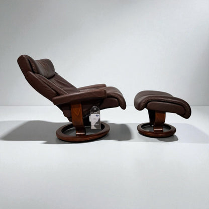 Stressless Magic lenestol (L) i brunt skinn med krakk – Ekornes kvalitet | MøbelGlede