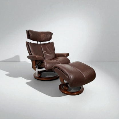 Stressless Magic lenestol (L) i brunt skinn med krakk – Ekornes kvalitet | MøbelGlede
