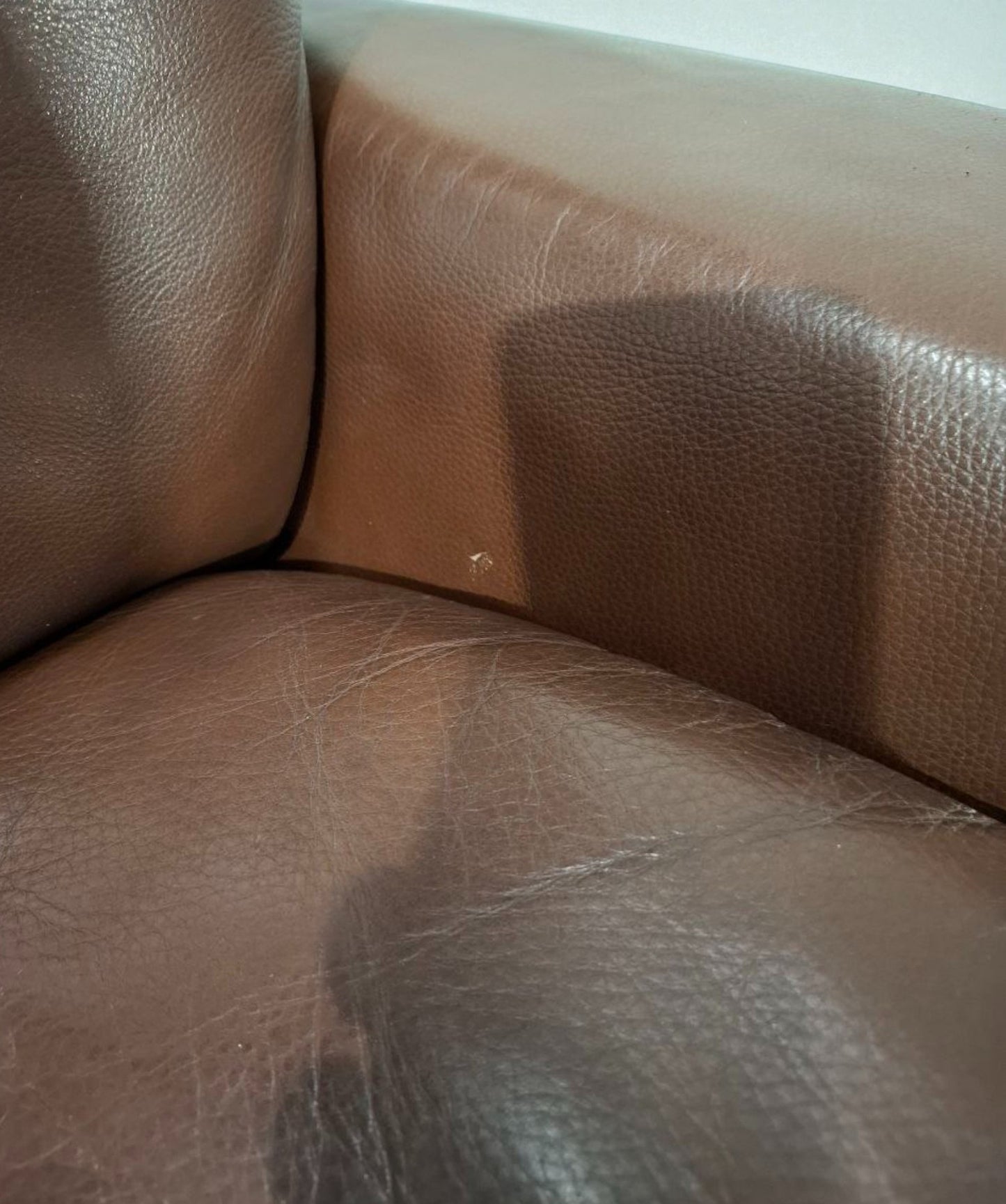 Stressless Magic lenestol (L) i brunt skinn med krakk – Ekornes kvalitet | MøbelGlede