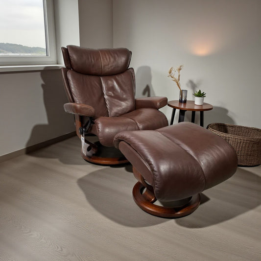 Stressless Magic lenestol (L) i brunt skinn med krakk – Ekornes kvalitet | MøbelGlede