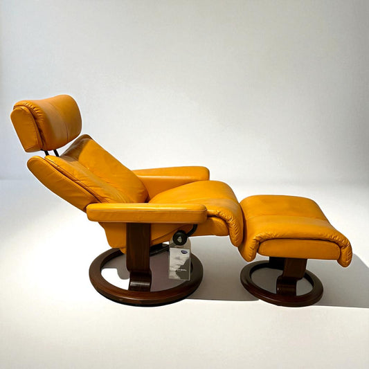 Stressless Magic (S) lenestol med krakk – oransje skinn | MøbelGlede