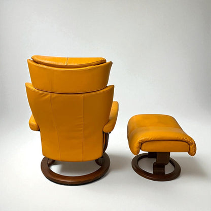 Stressless Magic (S) lenestol med krakk – oransje skinn | MøbelGlede