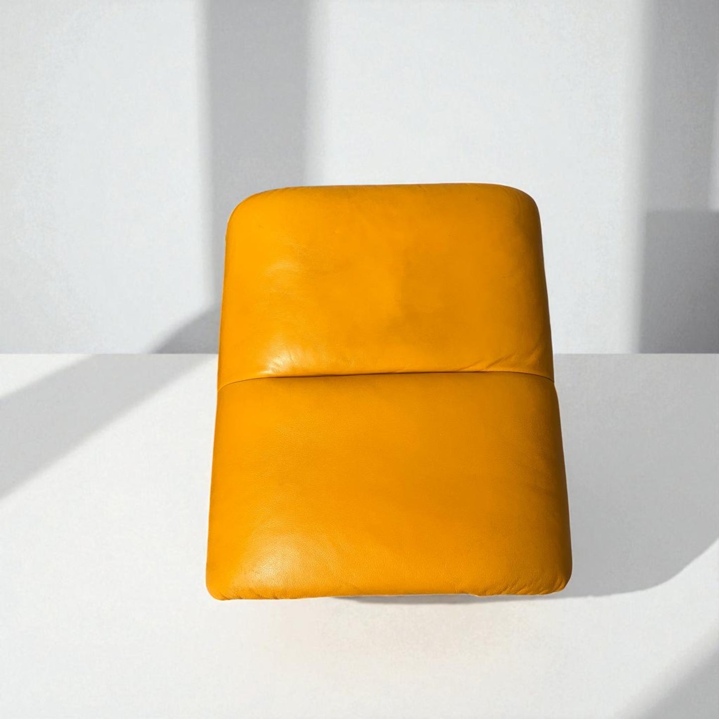 Stressless Magic (S) lenestol med krakk – oransje skinn | MøbelGlede