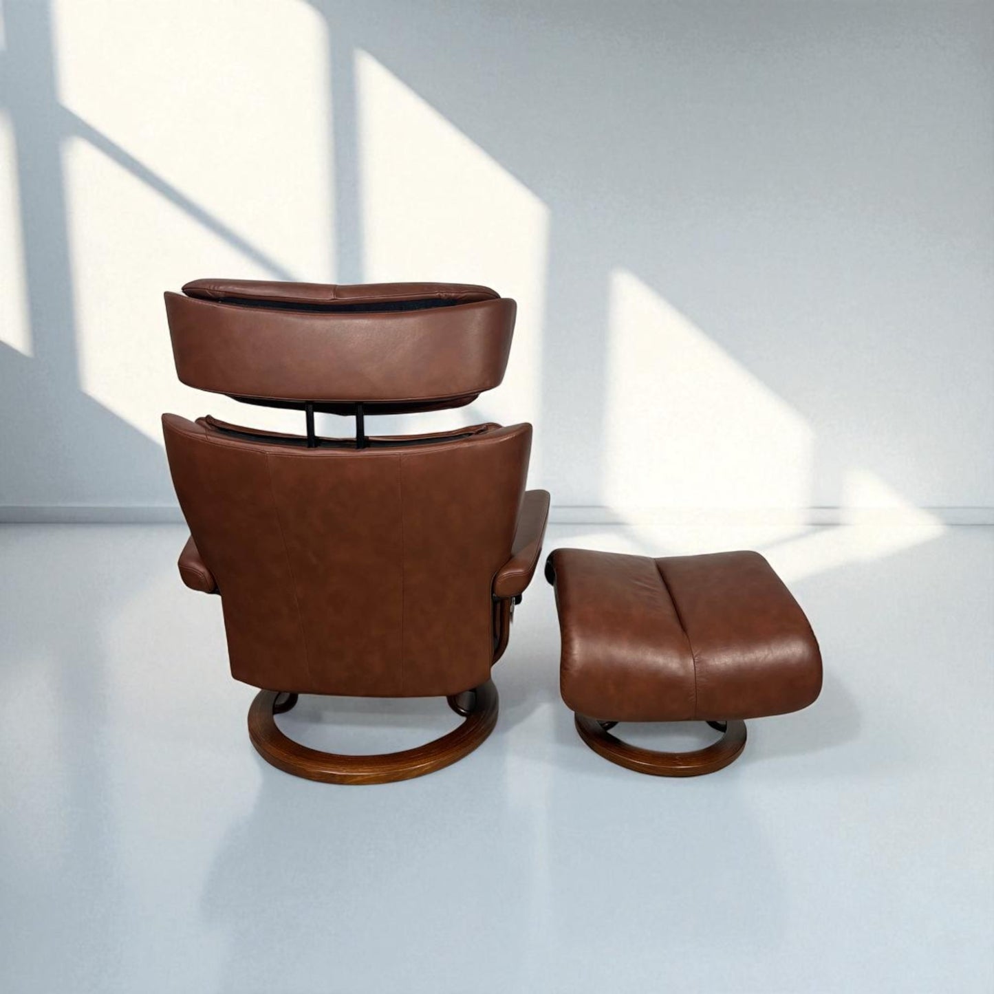 Stressless Magic lenestol med krakk – Cognac-skinn | MøbelGlede