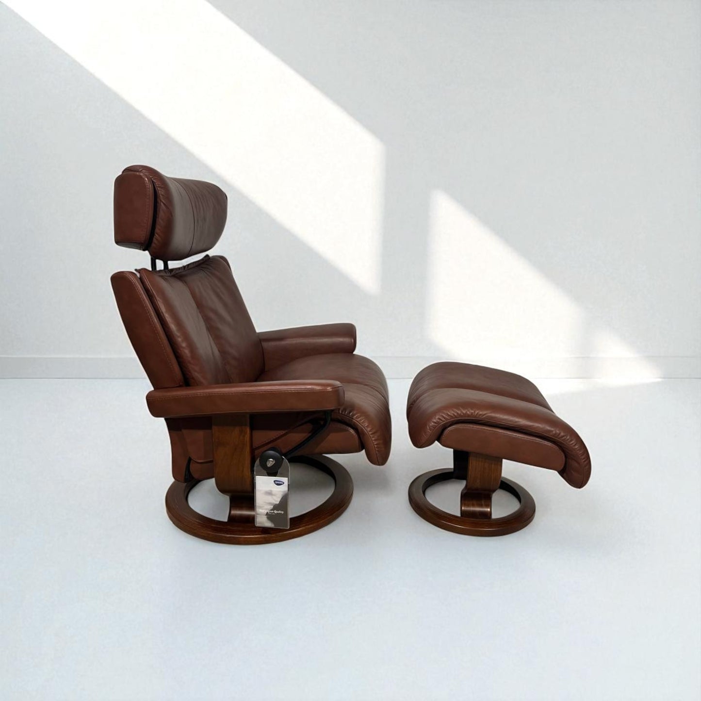 Stressless Magic lenestol med krakk – Cognac-skinn | MøbelGlede
